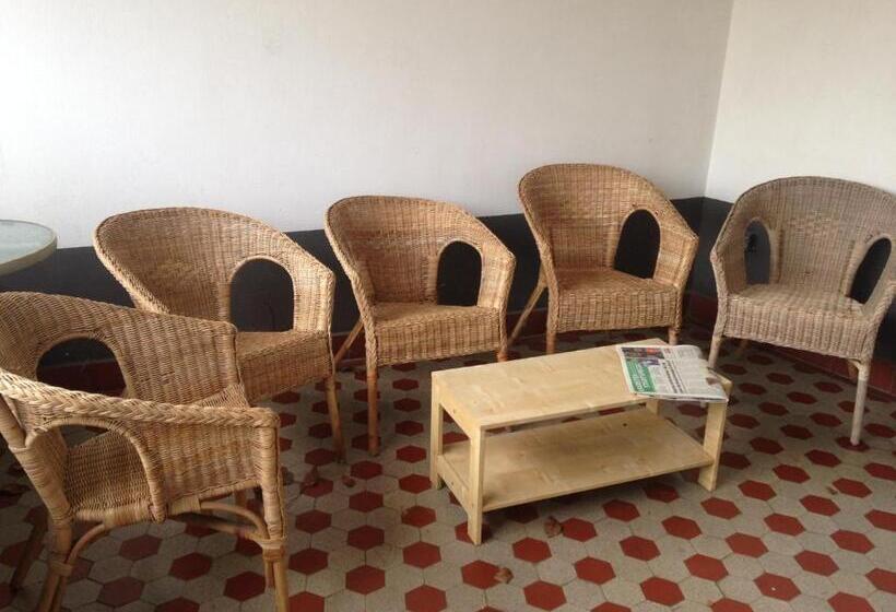 سرير فى غرفة مشتركه, Dormitorium Kaarst Wohnraum Auf Zeit