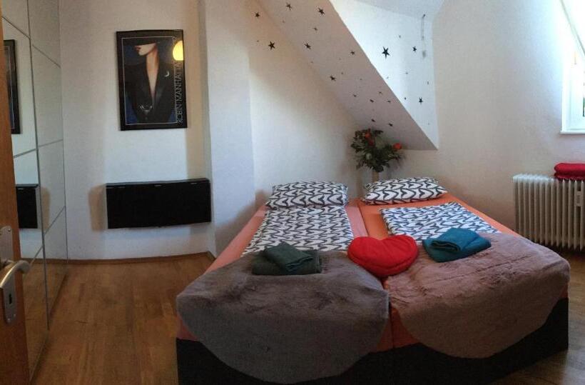 غرفة قياسية حمام مشترك, Dormitorium Kaarst Wohnraum Auf Zeit