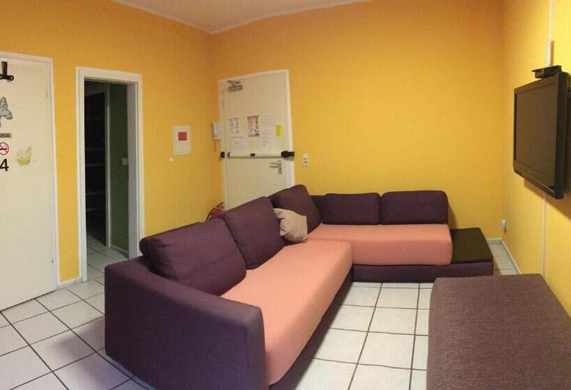 شقة غرفة نوم واحدة بالطابق الأرضى, Dormitorium Kaarst Wohnraum Auf Zeit