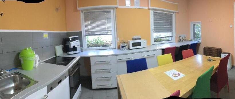 شقة غرفة نوم واحدة بالطابق الأرضى, Dormitorium Kaarst Wohnraum Auf Zeit