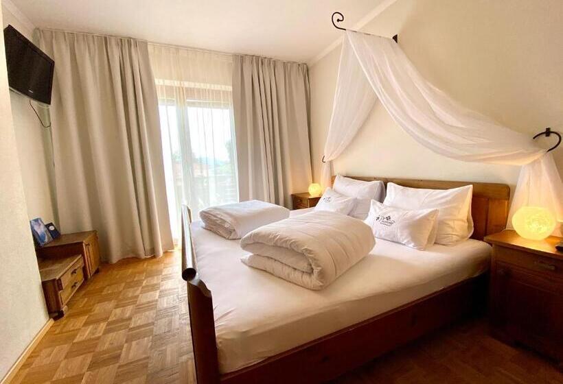 شقة غرفتين, Pleschinhof