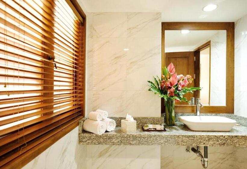 סוויטת ג'וניור נוף לעיר, The Grand Hill Resort