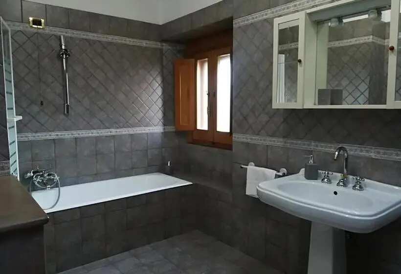 Standard Neljän Hengen Huone, La Dimora Di Radha B&b Centro Olistico