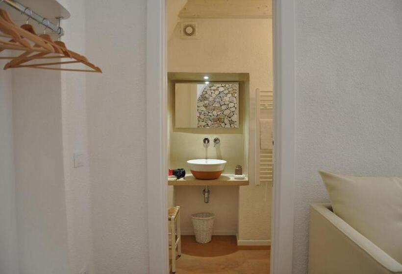 豪华三人间, Vico Degli Ebrei   Rooftop Jacuzzi   Self Check In