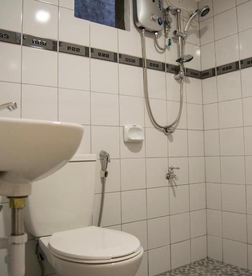 اتاق خانوادگی, Parmview Inn