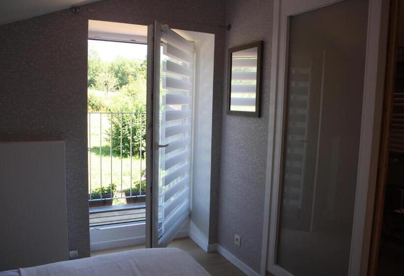 غرفة قياسية مزوَّدة بشُرفة, Au Chat Rme Des Blanches Pierres