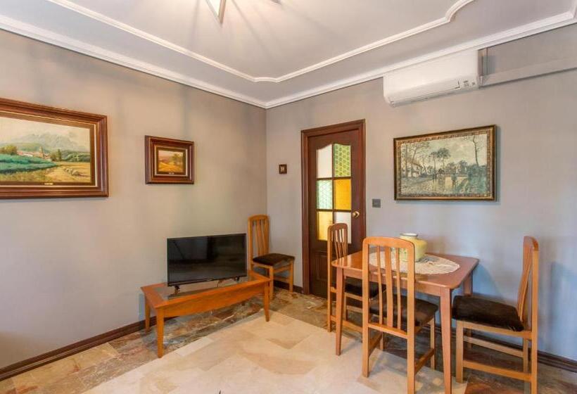 Апартаменты 1 Спальня Вид на Сад, Apartamentos Gaudi Style