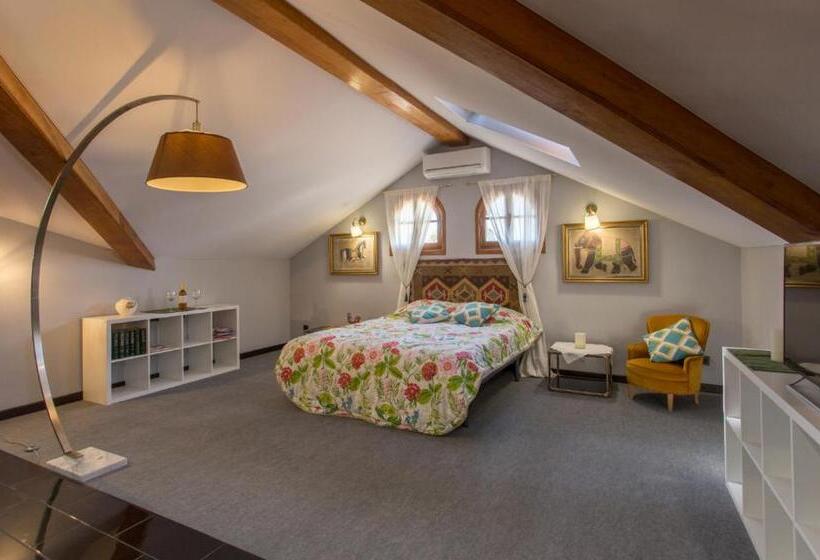 Студия Стандарт, Apartamentos Gaudi Style