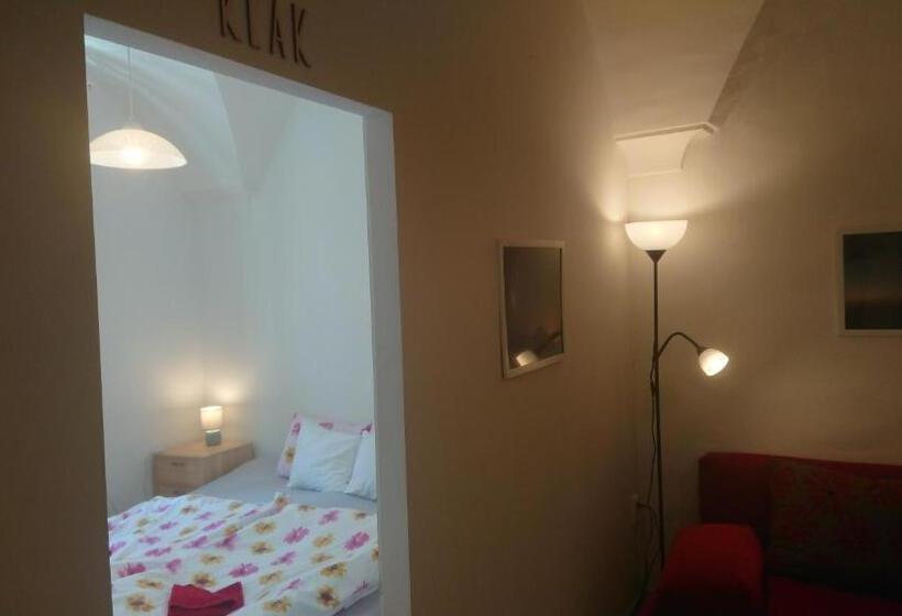 基本三人间, Gran Hostel