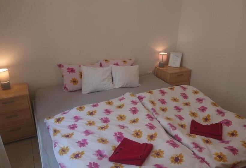 基本三人间, Gran Hostel