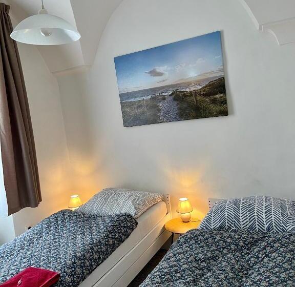 基本三人间, Gran Hostel