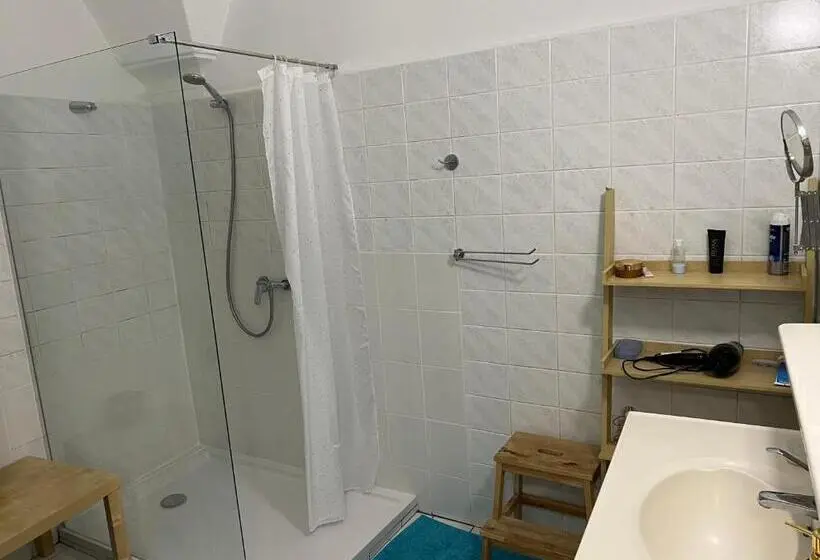 バス共有のスタンダードルーム, Gran Hostel