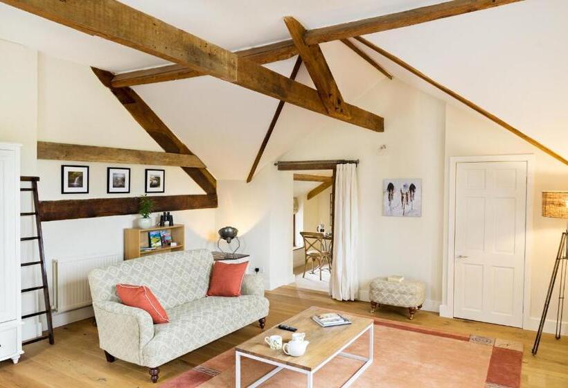 スイート, Neuadd B&b Suites