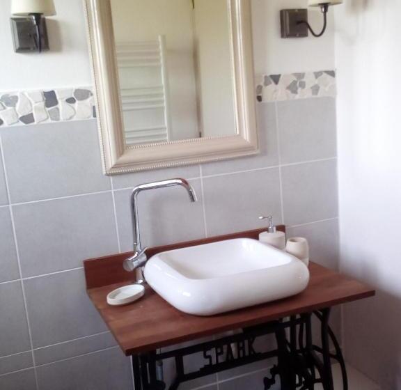 家庭间, La Hulotte Au Col Haut