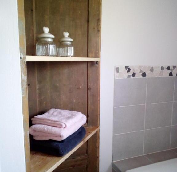 家庭间, La Hulotte Au Col Haut