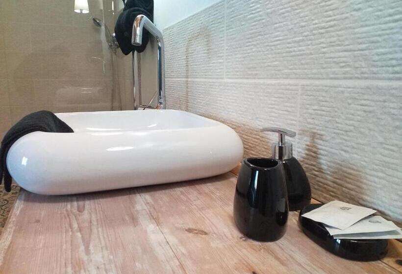 标准间, La Hulotte Au Col Haut