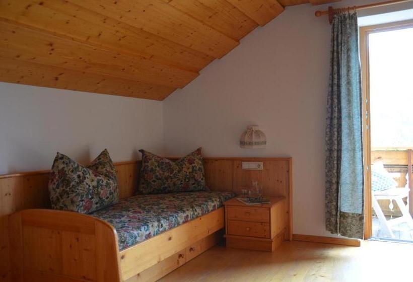 マウンテンビューファミリールーム, Falkenau