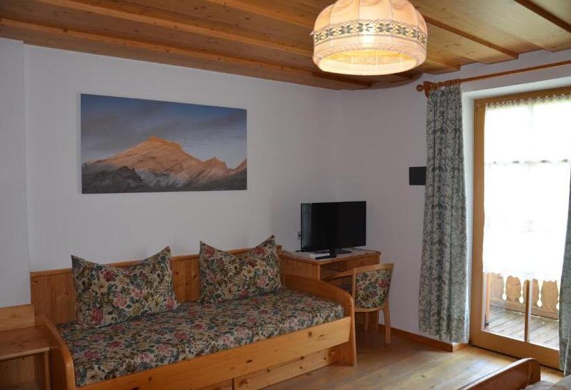 スタンダード４人部屋, Falkenau