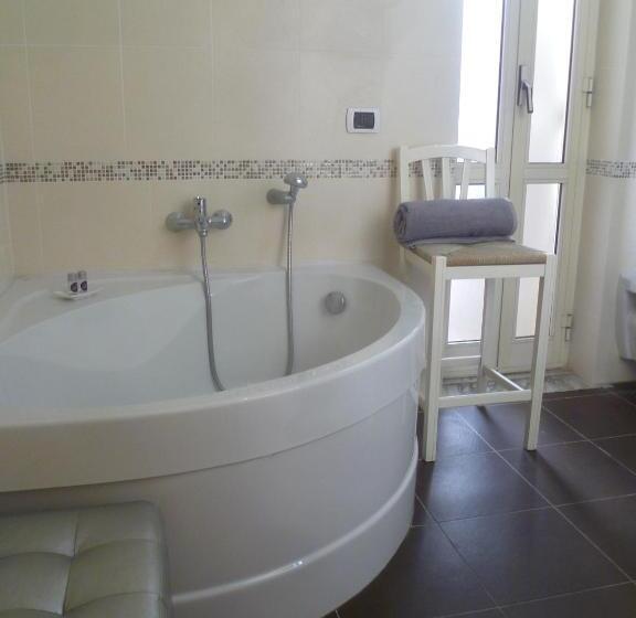 标准三人间外部浴室, L Incrocio 14