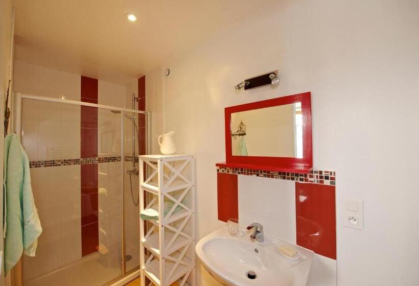 اتاق استاندارد, Ty Ana