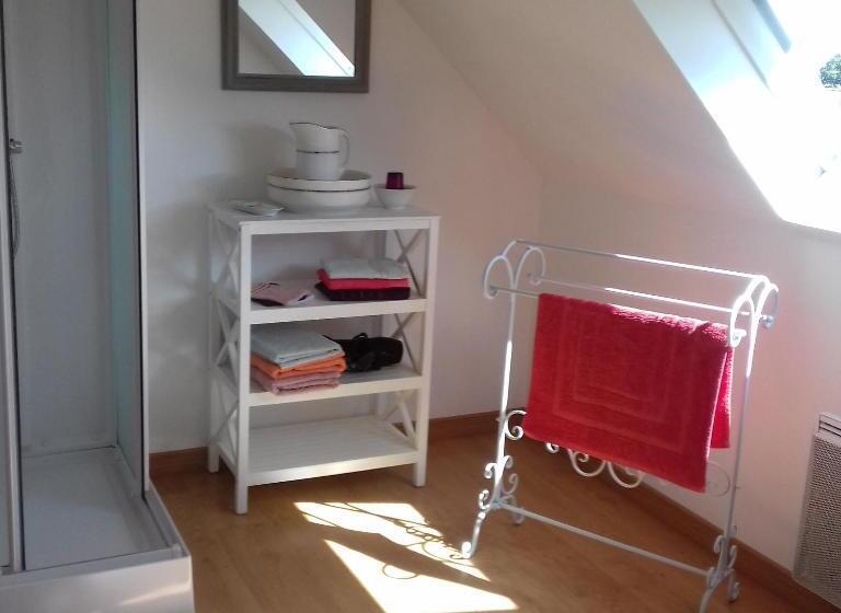 اتاق استاندارد سه نفره, Ty Ana