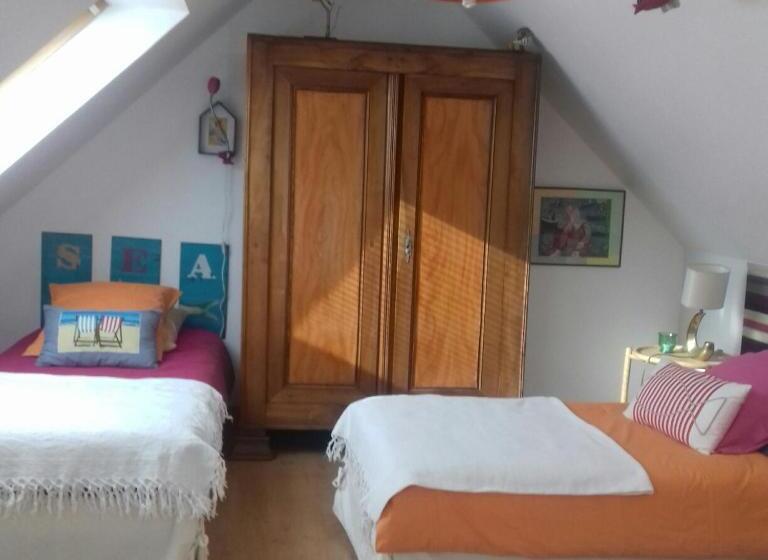 اتاق استاندارد سه نفره, Ty Ana