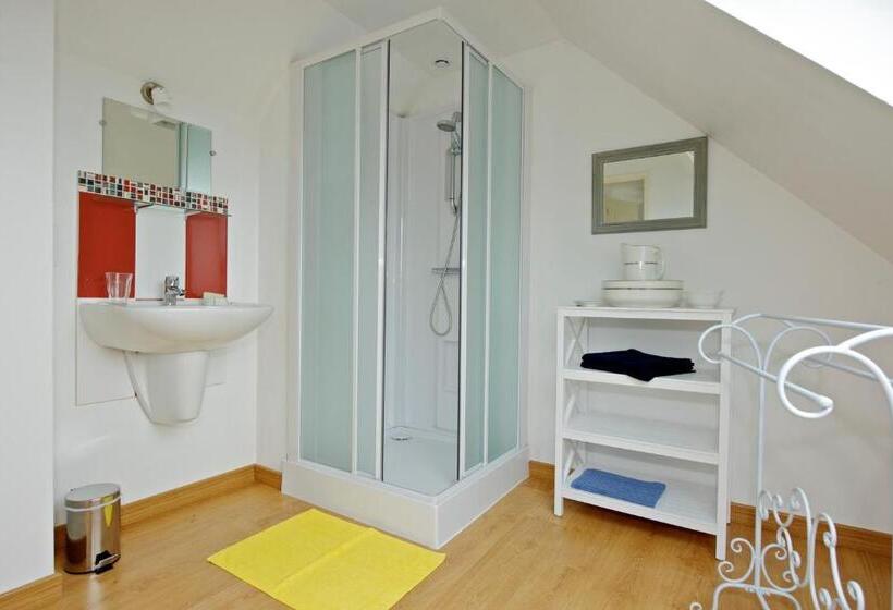 اتاق استاندارد سه نفره, Ty Ana