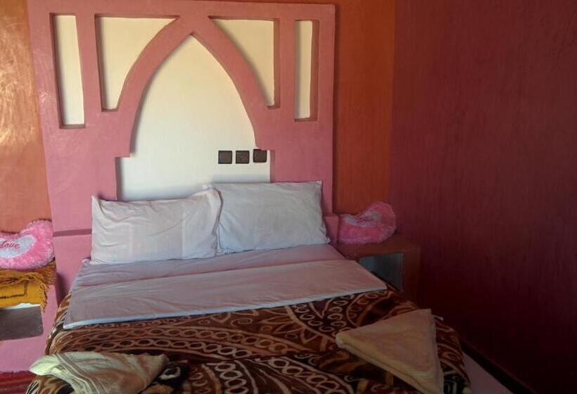 اتاق استاندارد با چشمانداز استخر, Auberge Bougafer