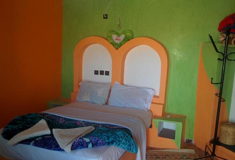 اتاق استاندارد با چشمانداز استخر, Auberge Bougafer