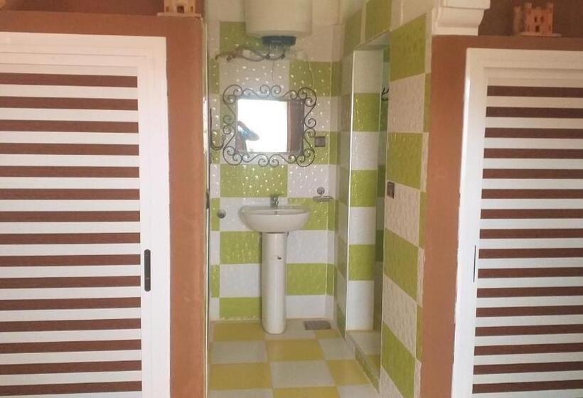 اتاق کلاسیک سه تخته, Auberge Bougafer