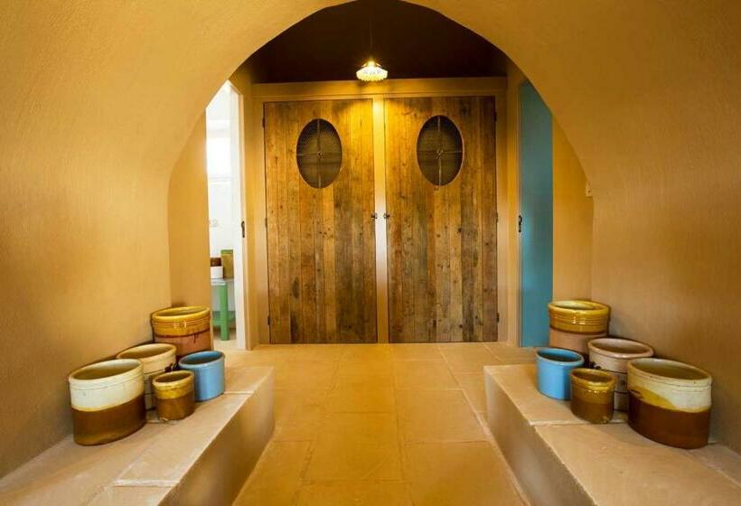 جناح مطلّ علي الحديقة, Masseria Celano