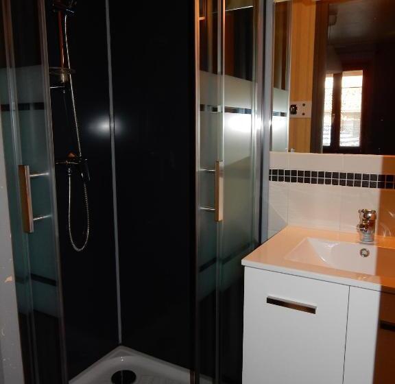 四人标准间, Le Charmagit