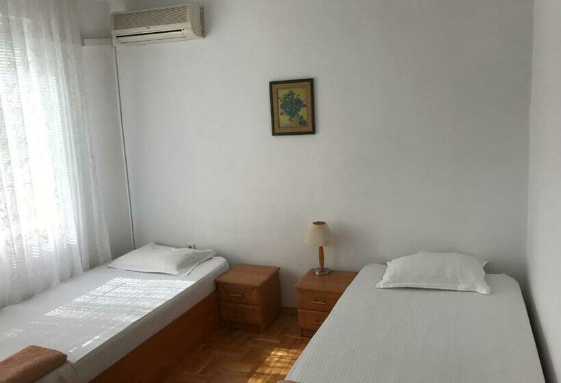 غرفة قياسية, Milena`s House