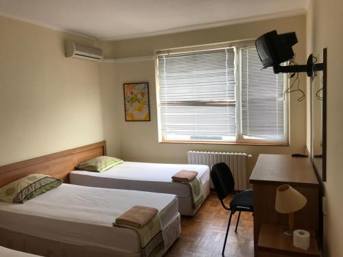 标准三人间, Milena`s House