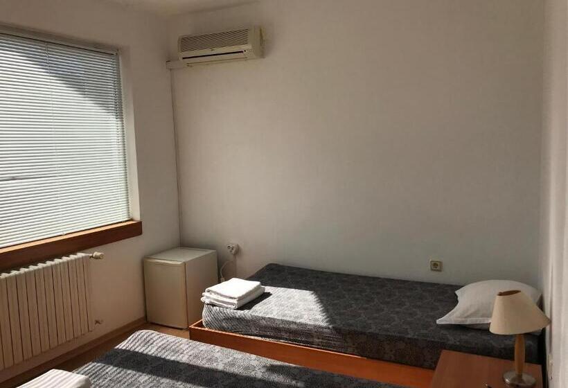 标准间, Milena`s House