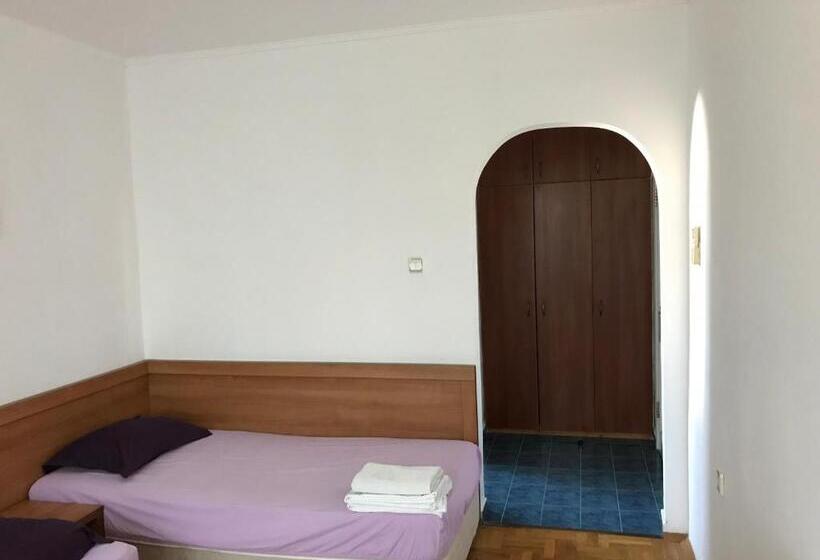 غرفة قياسية, Milena`s House