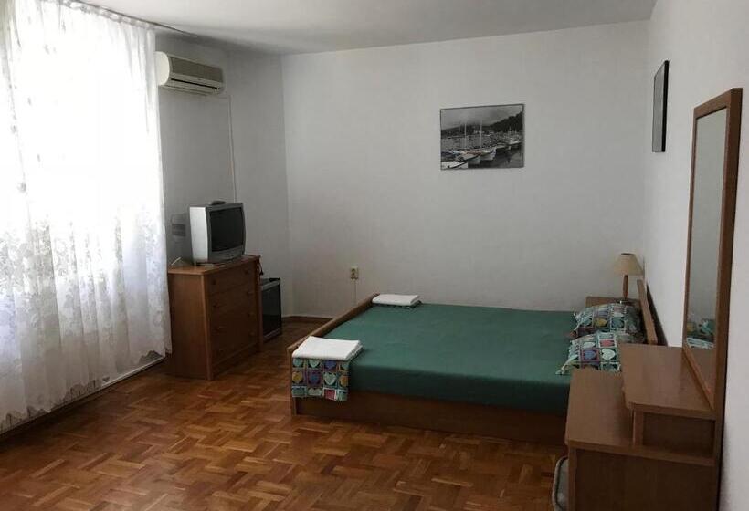 标准间, Milena`s House