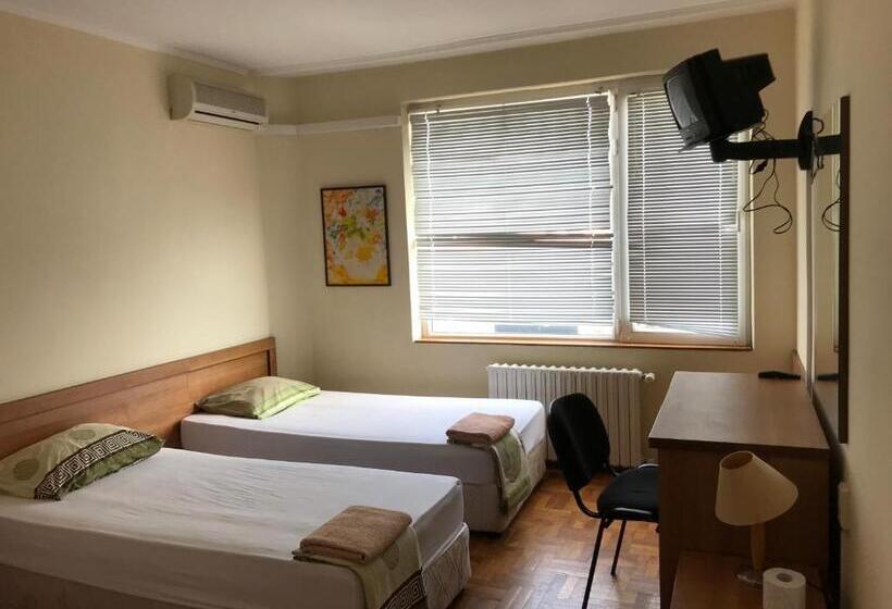 غرفة قياسية ثلاثية, Milena`s House