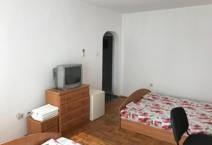 四人标准间, Milena`s House