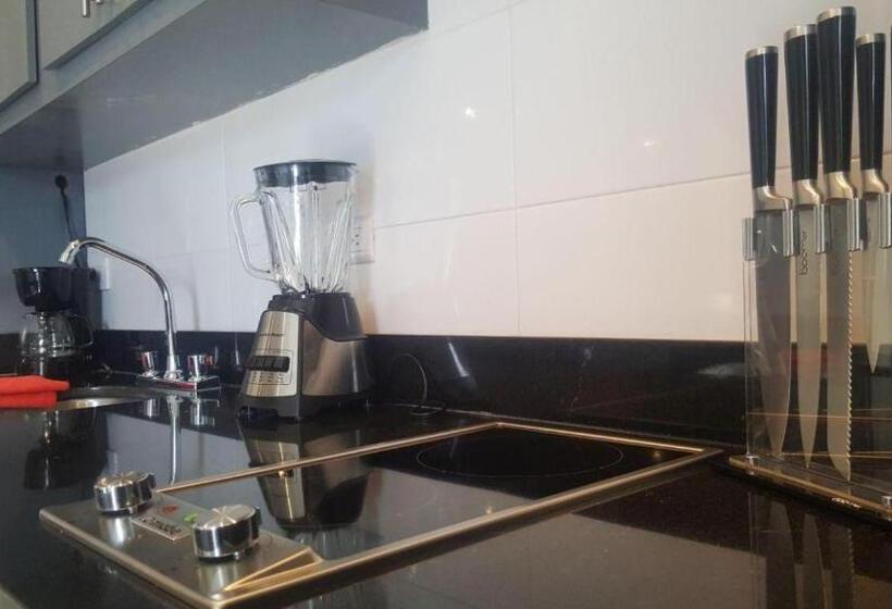 מיטת קינג בסוויטה, Privatto Suites