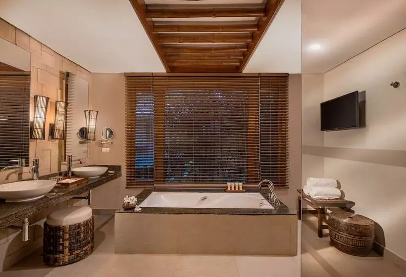 デラックスルーム, Crimson Resort And Spa   Mactan Island, Cebu