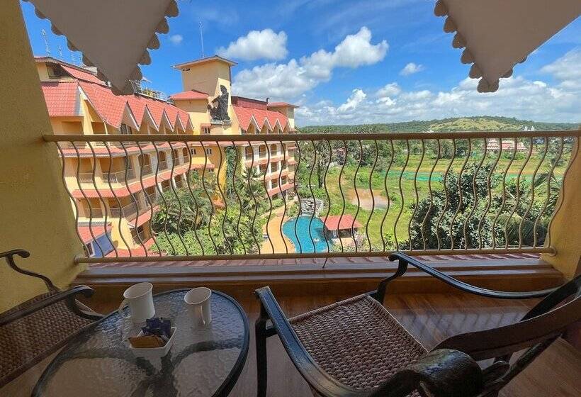 スイート, Acron Candolim Regina