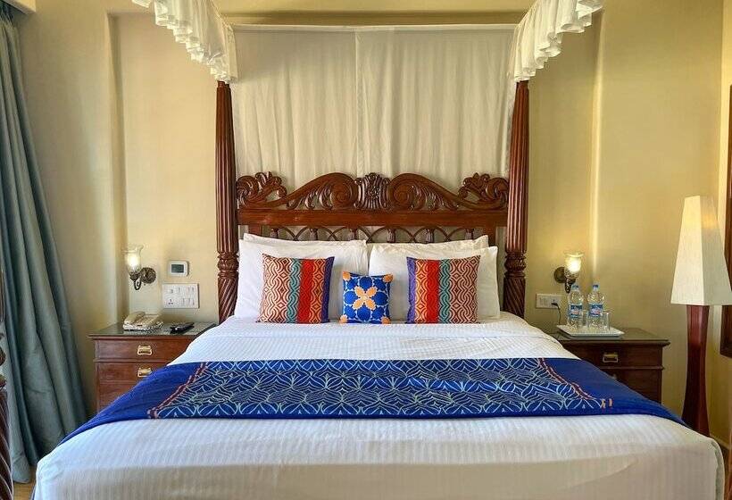 スイート, Acron Candolim Regina