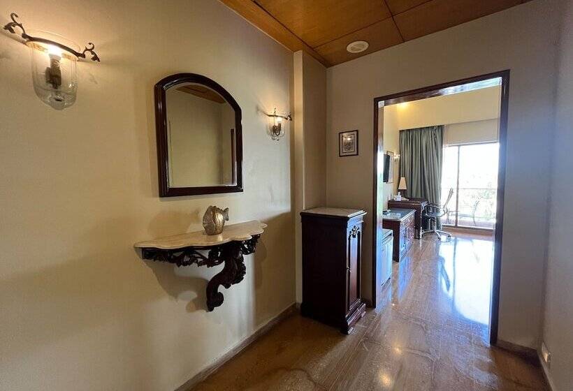 スイート, Acron Candolim Regina