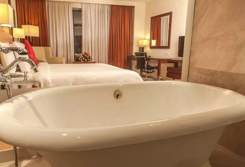 سوییت اجرایی, Courtyard By Marriott Ahmedabad