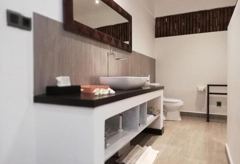 Люкс Вид на Бассейн, Danima Resort