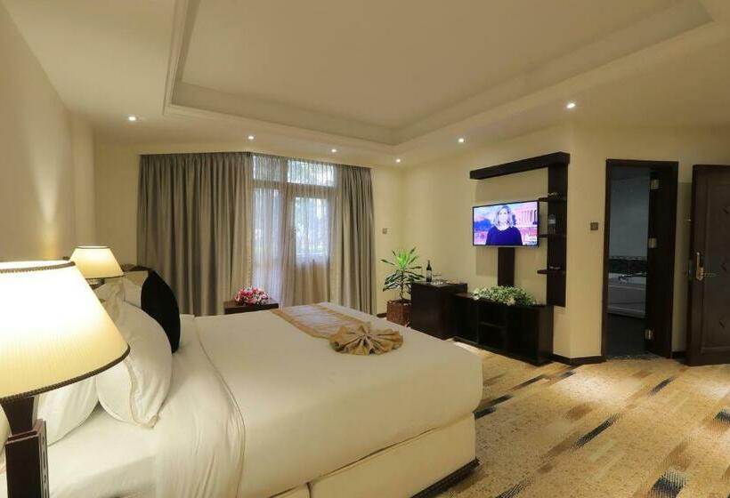 اتاق لوکس, De Leopol