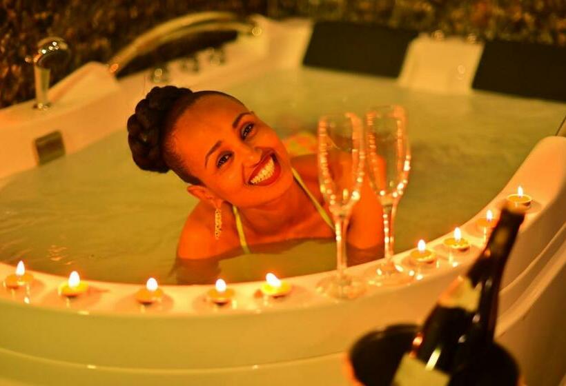 اتاق لوکس, De Leopol