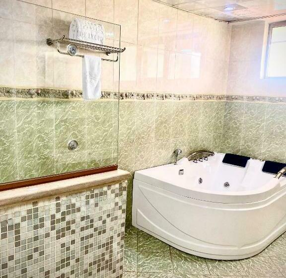 سوییت جونیور, De Leopol