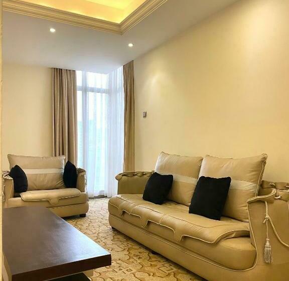 سوییت جونیور, De Leopol